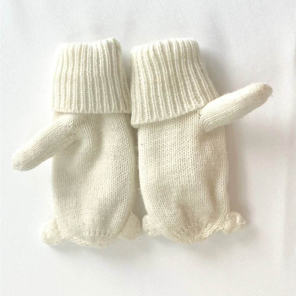 Charming White Cat Mittens for Kids